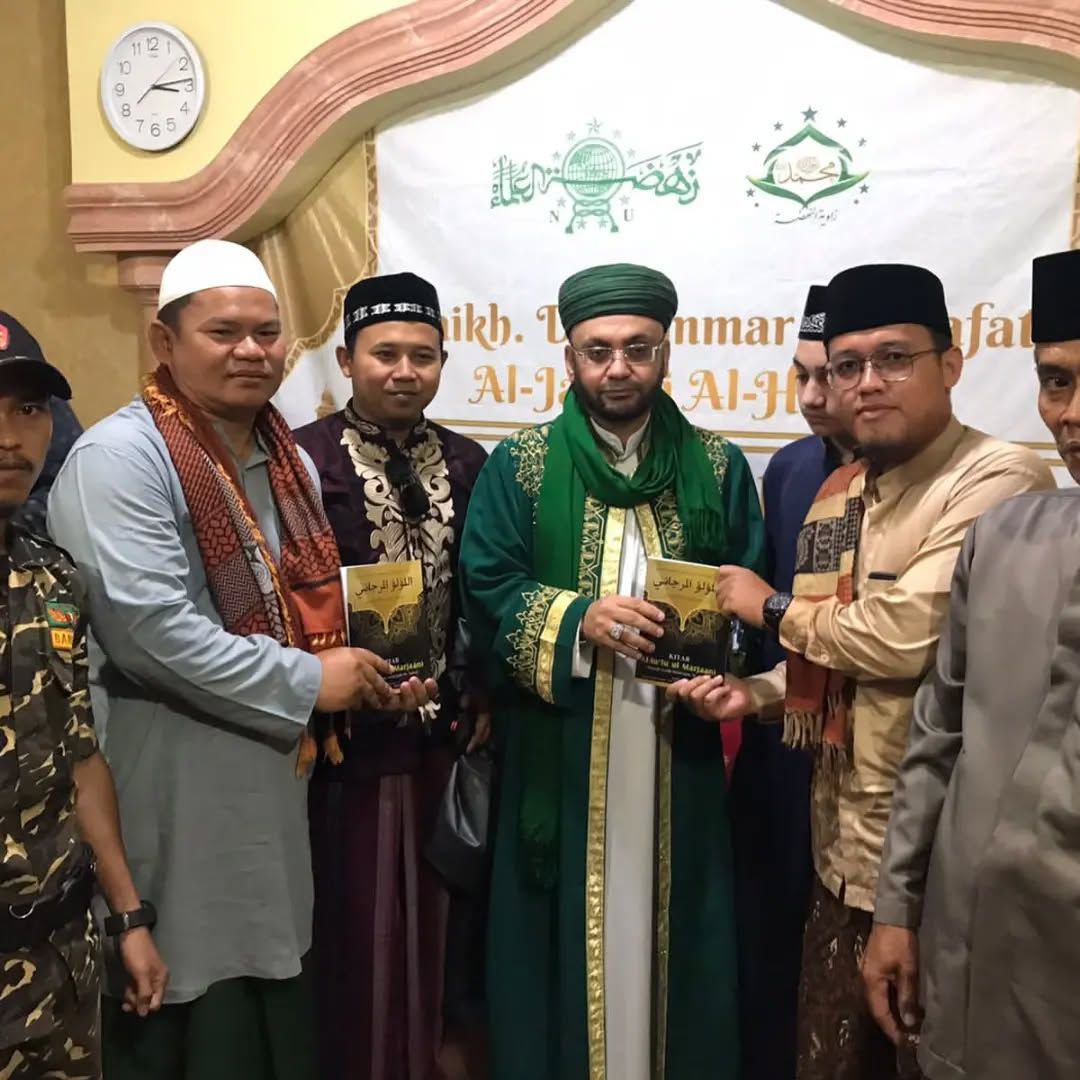 Khadim Zawiyah An-Nahdhah bersama Syekh Ammar Azmi Arrafati Al-Jilany